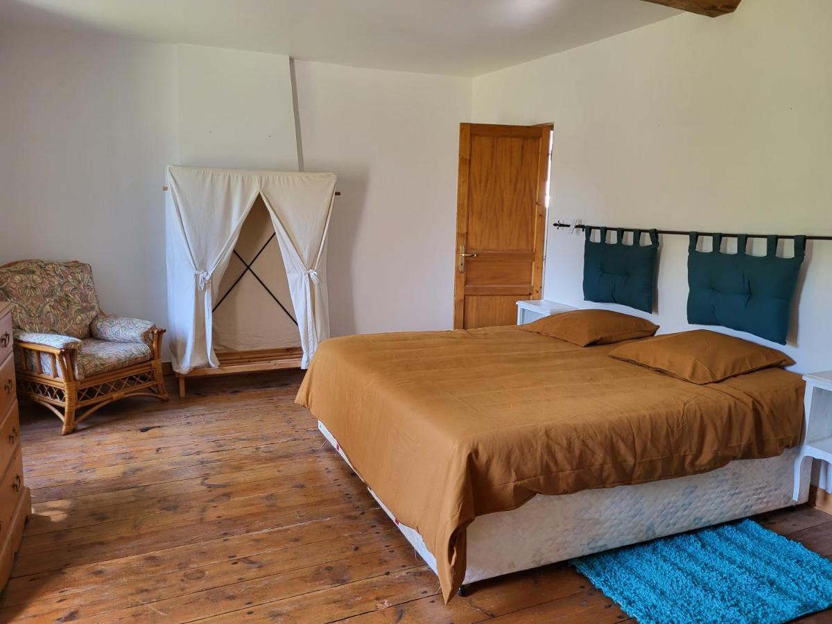 Domaine De La Sarrotte Bed & Breakfast Saugon Exterior photo