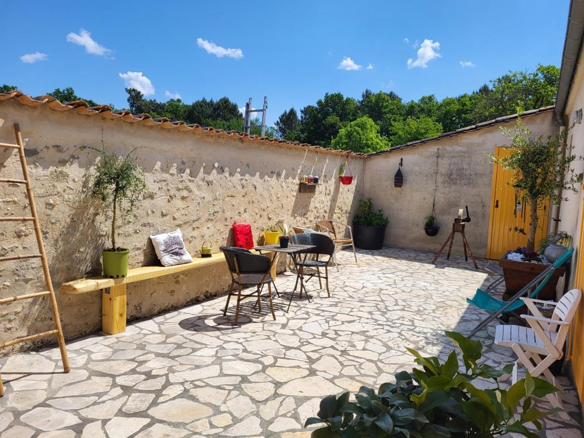 Domaine De La Sarrotte Bed & Breakfast Saugon Exterior photo
