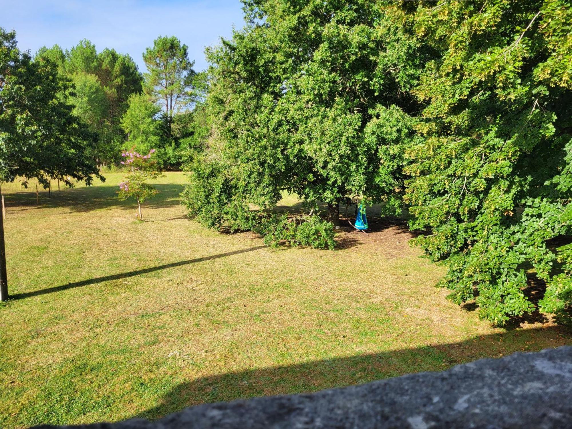 Domaine De La Sarrotte Bed & Breakfast Saugon Exterior photo