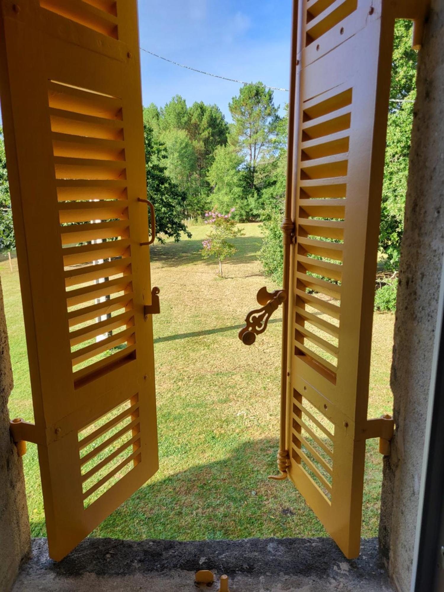 Domaine De La Sarrotte Bed & Breakfast Saugon Exterior photo